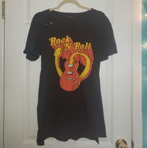 5/$30 NWOT Distressed Graphic Tshirt